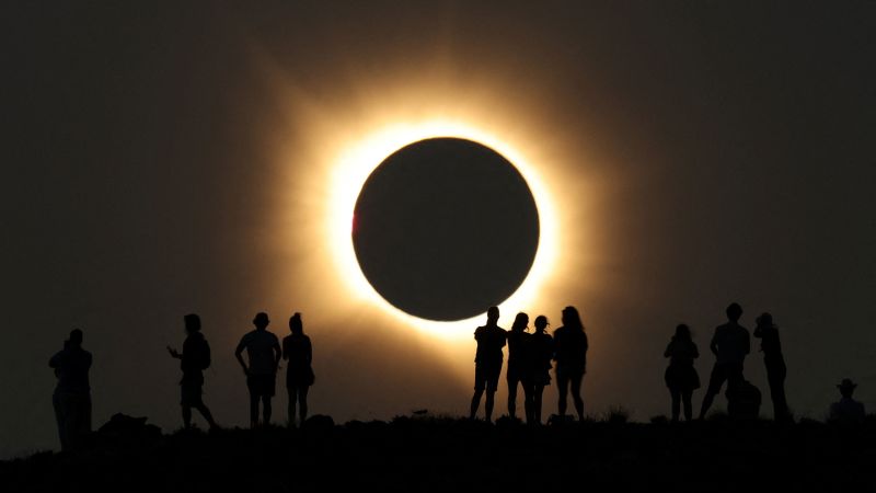 07-2026-08-12t184646z-2139268015-rc26xmah5ifx-rtrmadp-3-solar-eclipse-spain
