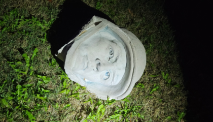 statue-damage-2