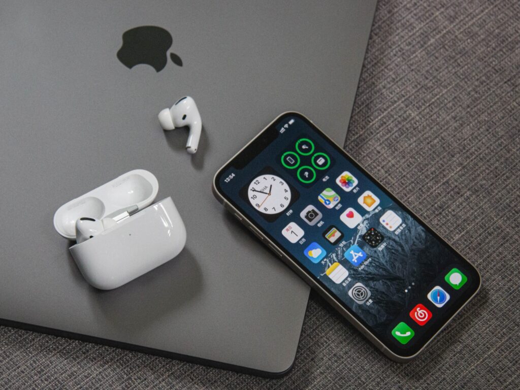 IOS user love iphone, macbook and airpods