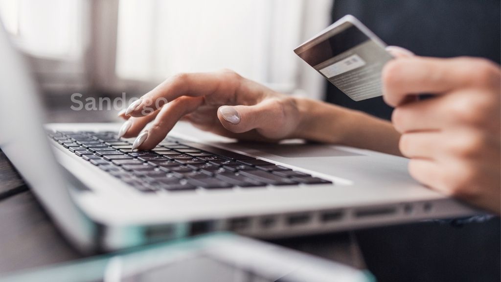 How to stay safe when shopping online
