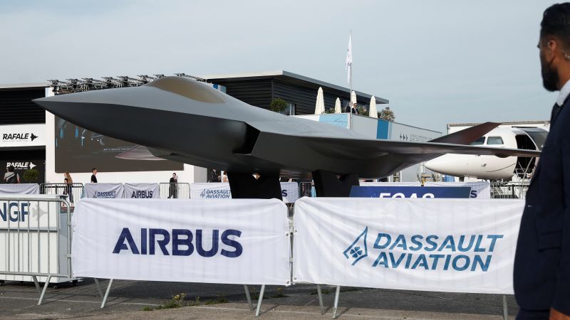 2023-06-19t082325z-1573577009-rc28m1a1evvf-rtrmadp-3-france-airshow