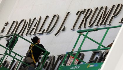 2025-12-19t183220z-277527736-rc2ujiaxaczr-rtrmadp-3-usa-trump-kennedy-center