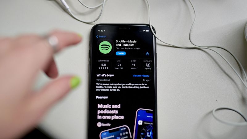 220811170500-spotify-app-file-0722-restricted