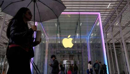 2025-05-23t152543z-288013851-rc2rneawplcq-rtrmadp-3-usa-trump-tariffs-apple